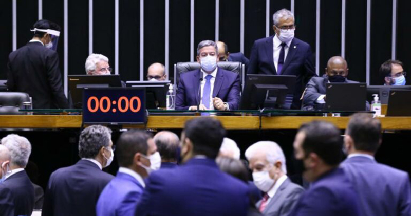 Deputados aprovam minirreforma que retira mais direitos trabalhistas