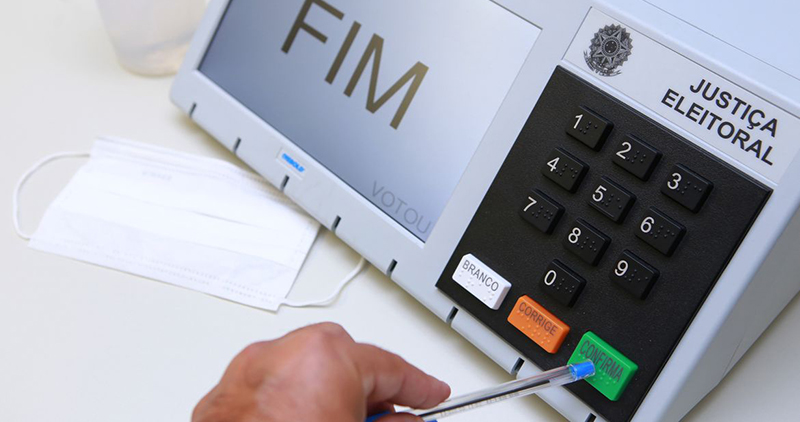 Câmara impõe derrota a Bolsonaro e rejeita PEC do voto impresso