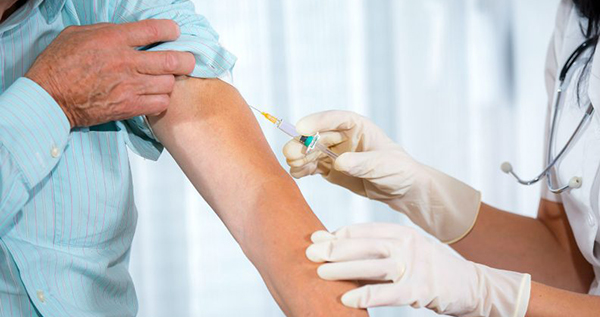 Prefeitura de Rio Preto reabre vacinação para idosos