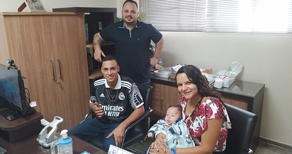 Sindicato SETH entrega três Benefícios Natalidade