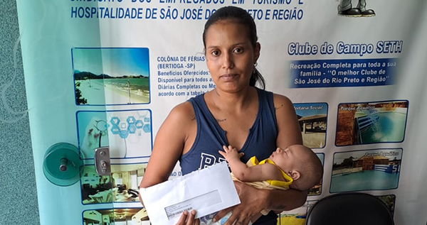 Mais uma trabalhadora é contemplada com o Benefício Natalidade do SETH