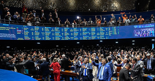 Em vitória histórica dos trabalhadores, Senado aprova fim da escala 6x1 e redução da jornada