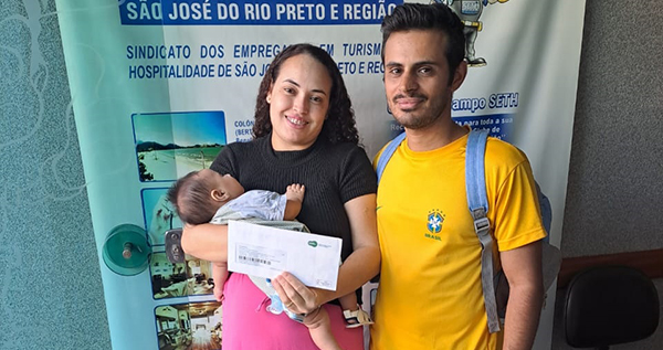 SETH entrega 7 Benefícios Natalidade em maio para trabalhadoras em asseio e conservação