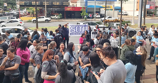 Com apoio do SETH, trabalhadores da GF Serviços paralisam atividades por falta de pagamento